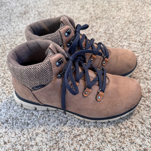 Skechers Women's Synergy Mountain Dreamer Boots- 9 - Picture 1 of 6